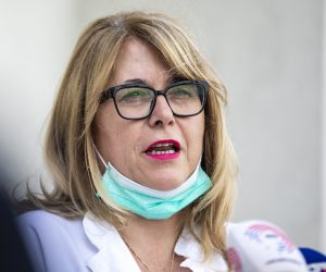 Split, 07.08.2020. - Nakon povećanog broja novozaraženih u Splitsko-dalmatinskoj županiji održana je konferencija za medije NZJZ SDŽ gdje se novinarima obratila ravnateljica zavoda Željka Karin. foto HINA/ Miroslav LELAS/ lm
