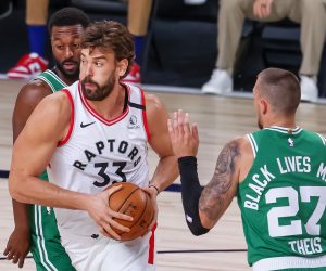 epa08590911 Toronto Raptors center Marc Gasol of Spain (C) in action against Boston Celtics guard Kemba Walker (L) and Boston Celtics center Daniel Theis of Germany (R) during the first half of the NBA basketball game between the Toronto Raptors and the Boston Celtics at the ESPN Wide World of Sports Complex in Kissimmee, Florida, USA, 07 August 2020. The NBA season has restarted at the Walt Disney World sports complex outside Orlando, Florida.  EPA/ERIK S. LESSER SHUTTERSTOCK OUT