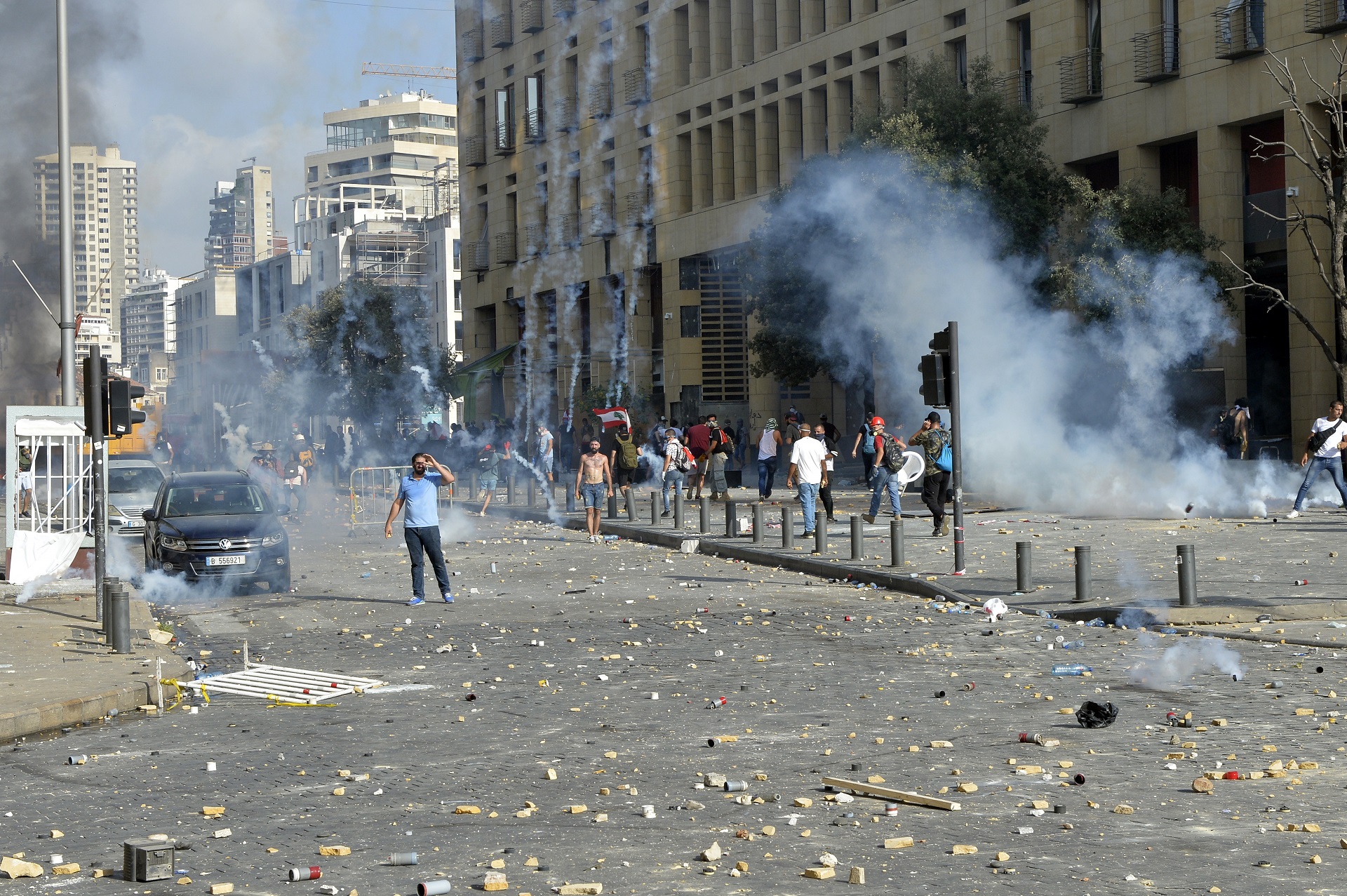 epa08592097 Anti-government protesters clash with Lebanese riot police during a protest outside of the Lebanese Parliament in downtown Beirut, Lebanon, 08 August 2020. People gathered for the so-called 'the Saturday of the hanging ropes' to protest against the political leaders and calling on those responsible over the explosion to be held accountable. Lebanese Health Ministry on 07 August said at least 154 people were killed, and more than 5,000 injured in the Beirut blast that devastated the port area on 04 August and believed to have been caused by an estimated 2,750 tons of ammonium nitrate stored in a warehouse.  EPA/WAEL HAMZEH