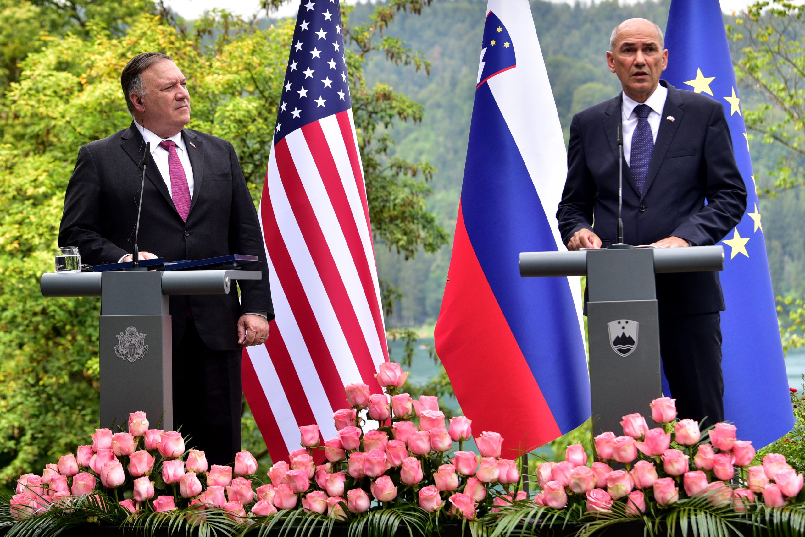 epa08600743 US State Secretary Mike Pompeo (L) and  Slovenian Prime Minister Janez Jansa (R), during a joint press conference at the Villa Bleb in Bled, Slovenia, 13 August 2020. Pompeo is on an official one-day visit to Slovenia, second destination on his tour in four European countries.  EPA/IGOR KUPLJENIK