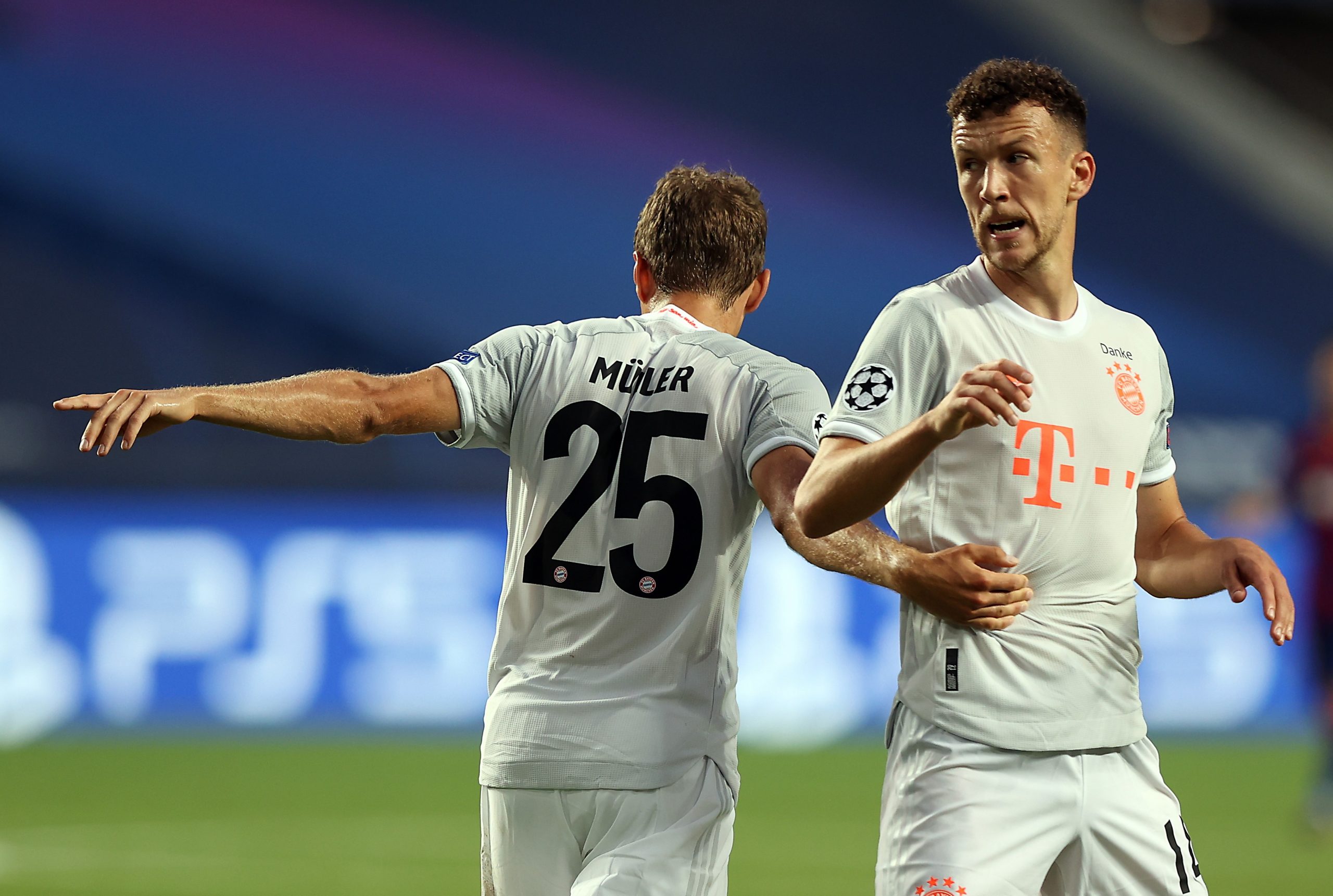epa08604220 Ivan Perisic (R) and Thomas Mueller of Bayern Munich react during the UEFA Champions League quarter final match between Barcelona and Bayern Munich in Lisbon, Portugal, 14 August 2020.  EPA/Rafael Marchante / POOL