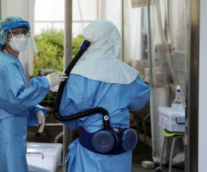 epa08613882 Medical workers wearing protective gear prepare to carry out COVID-19 tests at a makeshit clinic run by Konyang University Hospital in Daejeon, South Korea, 20 August 2020.  EPA/YONHAP SOUTH KOREA OUT