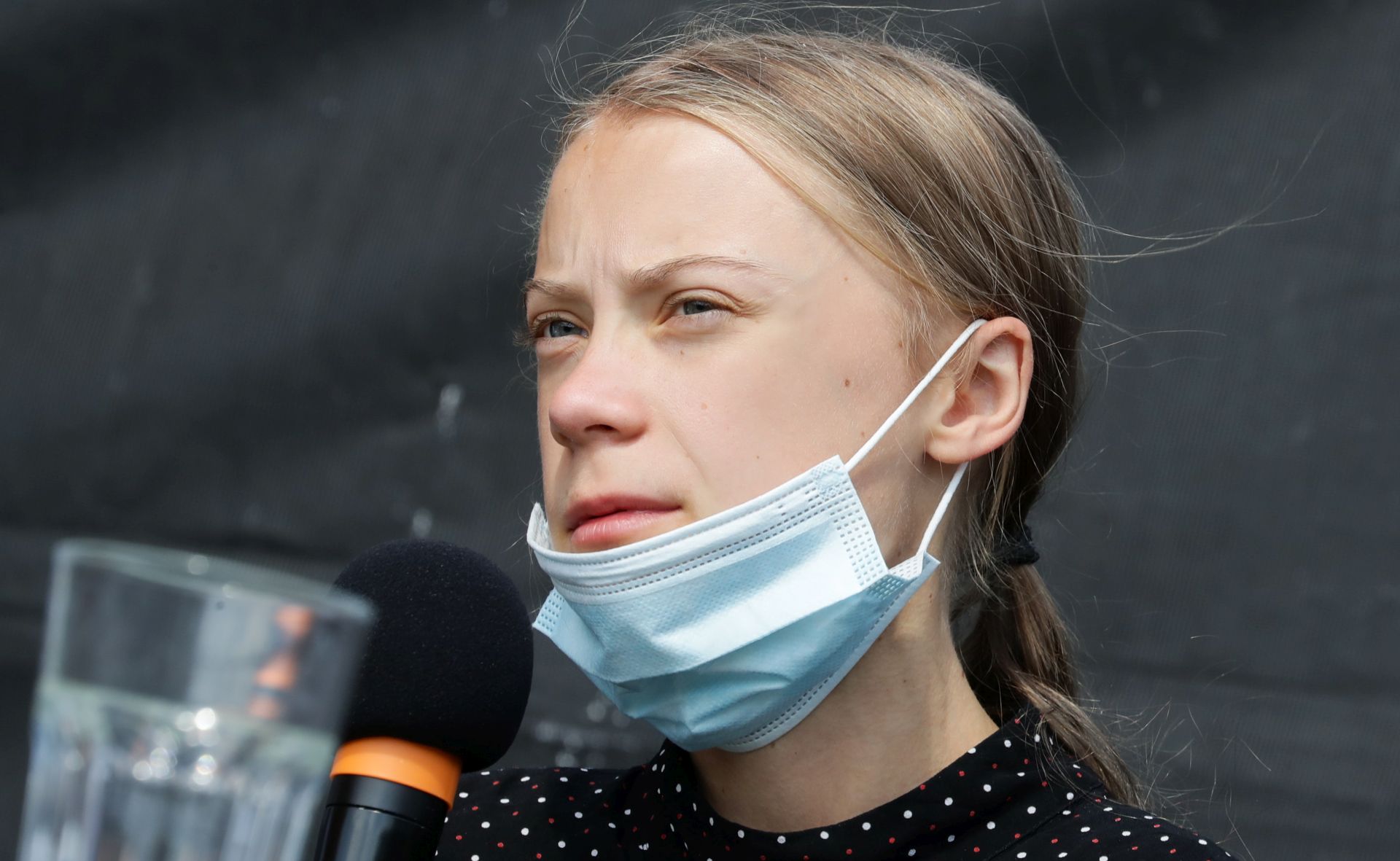 epa08614372 Swedish climate activist Greta Thunberg during a press conference at the House of the World's Cultures (Haus der Kulturen der Welt) in Berlin, Germany, 20 August 2020. German Chancellor Angela Merkel meets a group of climate activists led by Greta Thunberg and Luisa Neubauer at the chancellery to discuss national and international climate protection.  EPA/HAYOUNG JEON