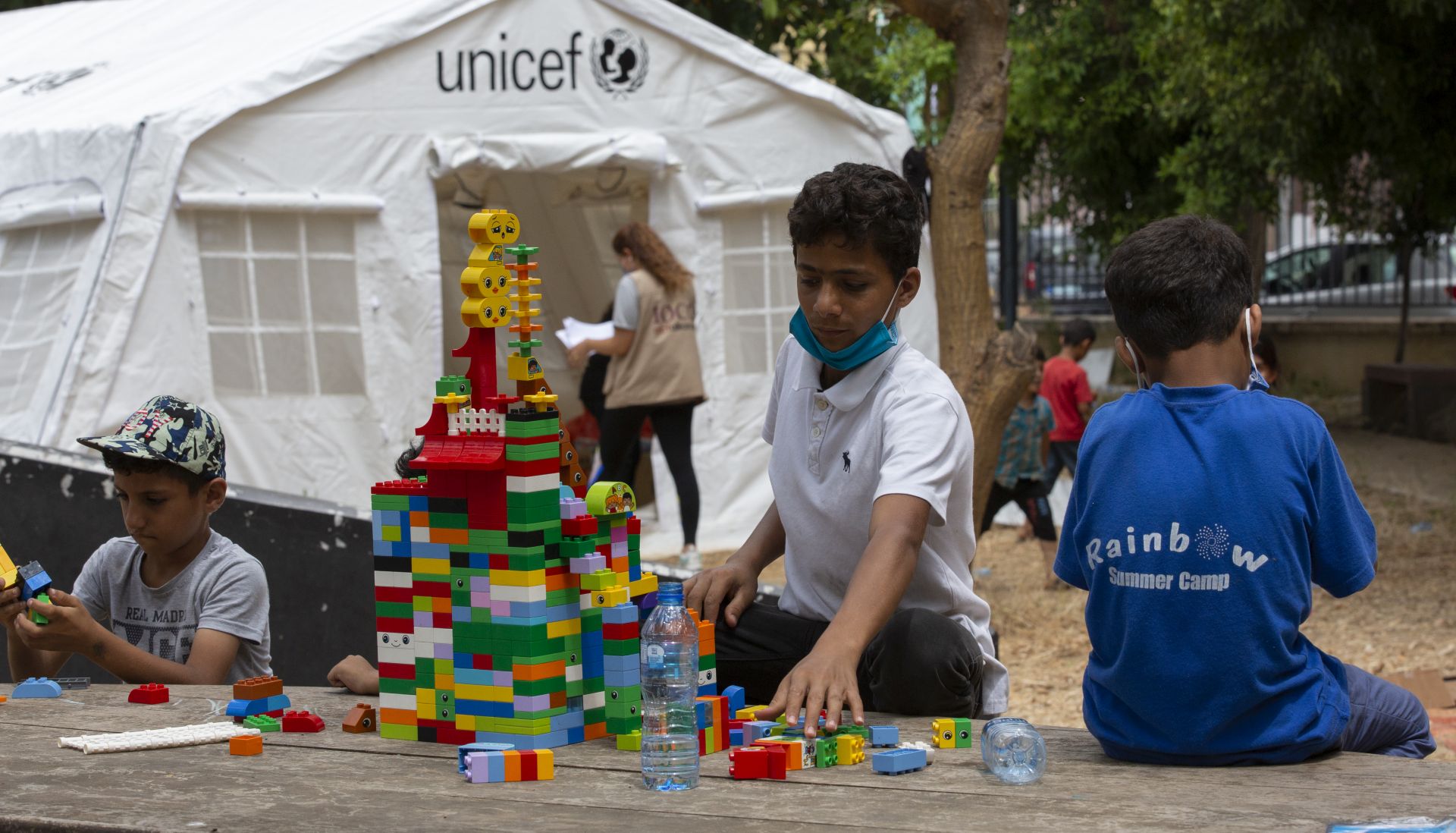 epa08616547 Children play during activities organized by charities and civil society groups working under the auspices of the UNICEF for Lebanese and Syrian children who were affected by the explosion in the Beirut port, in Beirut, Lebanon, 21 August 2020. Volunteers provide different activities as well as meals for children affected by the explosion. Lebanese Ministry of Health said at least 179 people were killed and more than 6,000 others injured, as well as 49 missing persons in the explosion on 04 August that also damaged 50 thousand housing units, and left 300 thousand people homeless.  EPA/Nabil Mounzer