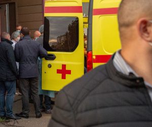 epa08617587 Russian medics put opposition politician Alexei Navalny into an ambulance car to transport him from an emergency care hospital to an airport, in Omsk, Russia, 22 August 2020. Opposition leader Alexei Navalny was placed in the hospital after he fell ill on board a plane on his way from Tomsk to Moscow. The flight was interrupted and after landing in Omsk the opposition activist Alexei Navalny was delivered to the hospital with a suspicion of toxic poisoning. His treatment will be continued in German clinic Charirite after demands of his relatives.  EPA/MAXIM KARMAYEV