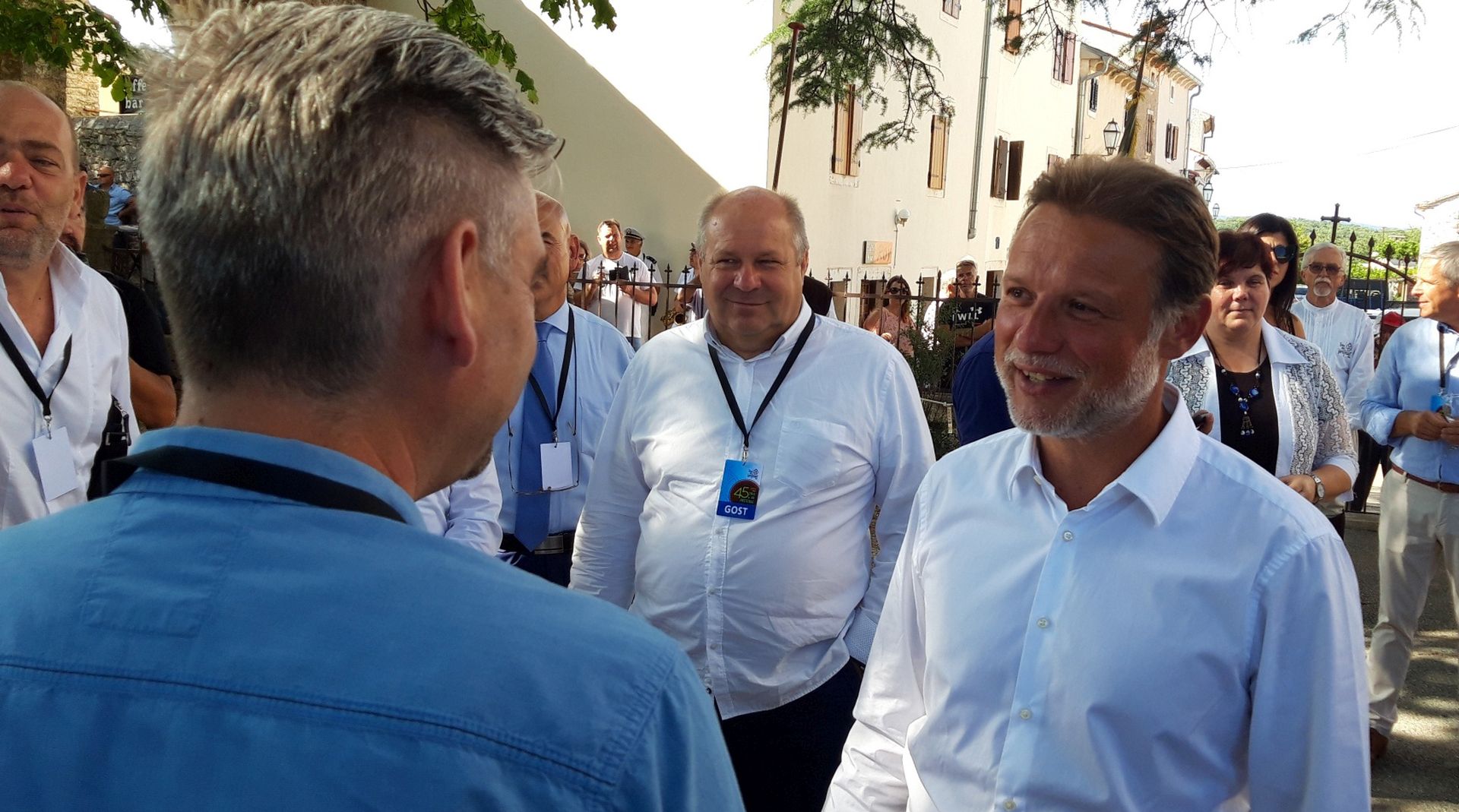 Barban, 23.08.2020 - Odravanje 45. viteko-konjièke manifestacije "Trke na prstenac" koja se prvi puta odrala 1696., obnovljena je 1976 a danas ima svojstvo nematerijalnog kulturnog dobra i upisana je u Registar kulturnih dobara RH  Listu zatiæenih kulturnih dobara. Na slici Boris Miletiæ i Gordan Jandrokoviæ. 
foto HINA/ Daniel SPONZA/ ik