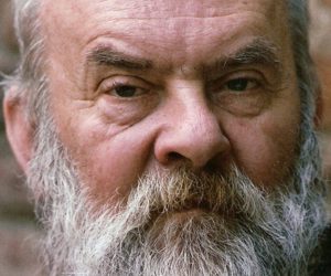 Zagreb, 25.8.2020. - Jedan od najistaknutijih hrvatskih grafičkih dizajnera Mihajlo Arsovski, autor koji je u velikoj mjeri oblikovao kulturu šezdesetih i sedamdesetih godina prošlog stoljeća, preminuo je u ponedjeljak u Zagrebu u 84. godini.
foto HINA/ HDD/ Damir Jančin/ ml
