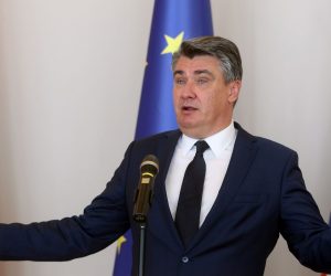 Zagreb, 28.08.2020 - Predsjednik Republike Hrvatske Zoran Milanovic odgovarao je na pitanja novinara o svom putu u Albaniju i padu BDP-a.
foto HINA/ Damir SENCAR/ ds