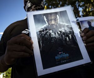 epaselect epa08634840 A man holds a picture of late US actor Chadwick Boseman during a vigil to honor his memory in Leimert Park, Los Angeles, California, USA, 29 August 2020. Chadwick Boseman passed away, age 43, after a four year battle with colon cancer.  EPA/ETIENNE LAURENT