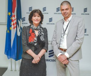 Zagreb, 31.8.2020.- Hrvatski telekom (HT) i Ericsson Nikola Tesla (ENT) potpisali su produenje ugovora o suradnji u izgradnji i odravanju fiksne i mobilne mrene infrastrukture do 2023., a vrijednost tog okvirnog ugovora iznosi vie od 1,6 milijardi kuna, izvijestile su te tvrtke u ponedjeljak. Na slici Gordana Kovaèeviæ i Dario Runje. 
foto HINA/ HT/ ua