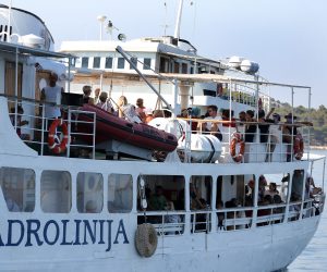 01.08.2020., Sibenik - Novi turisticki vikend donio je turisticke guzve na brodovima koji voze na otoke sibenskog arhipelaga.
Photo: Dusko Jaramaz/PIXSELL