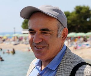 02.07.2019., Crikvenica - Otvorenje Sahovske plaze. PLazu su otvorili velemajstori Gari Kasparov, Maurice Ashley i gradonacelnik Damir Rukacina odigravsi simbolicne partije saha na velikom sahovskom polju, te ostavljanjem otisaka ruku u glini. 
Photo:Goran Kovacic/PIXSELL