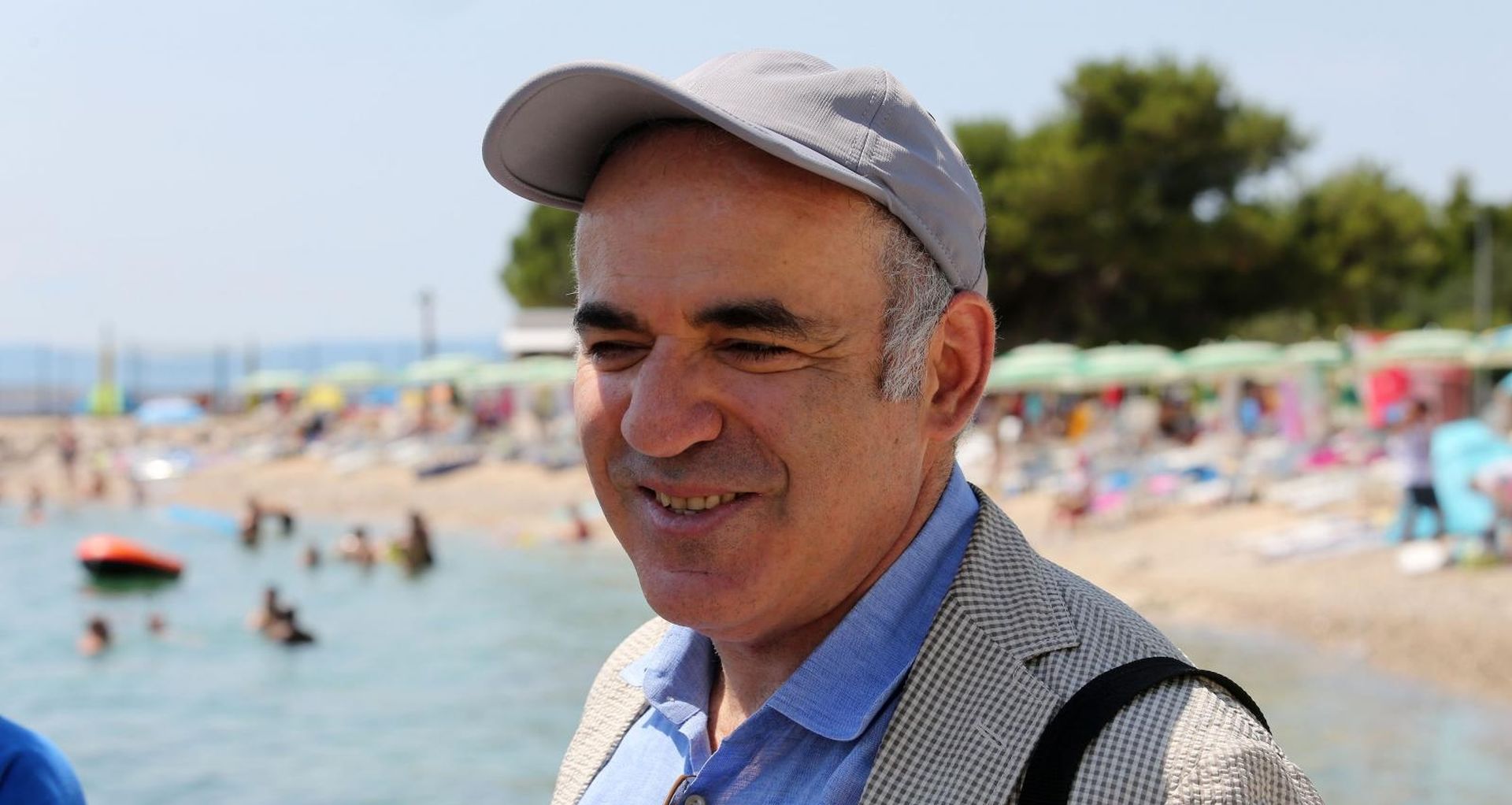 02.07.2019., Crikvenica - Otvorenje Sahovske plaze. PLazu su otvorili velemajstori Gari Kasparov, Maurice Ashley i gradonacelnik Damir Rukacina odigravsi simbolicne partije saha na velikom sahovskom polju, te ostavljanjem otisaka ruku u glini. 
Photo:Goran Kovacic/PIXSELL