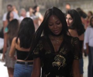 Naomi Campbell u drustvu prijatelja plovi Jadranom. Nakon uzivanja na jahti, Naomi s francuskom glumicom  Farida Khelda i Vincetom Darreom prosetala je straim gradom Dubrovnikom te su otisli na ugodnu veceru
Photo: Marko Lukunic/PIXSELL