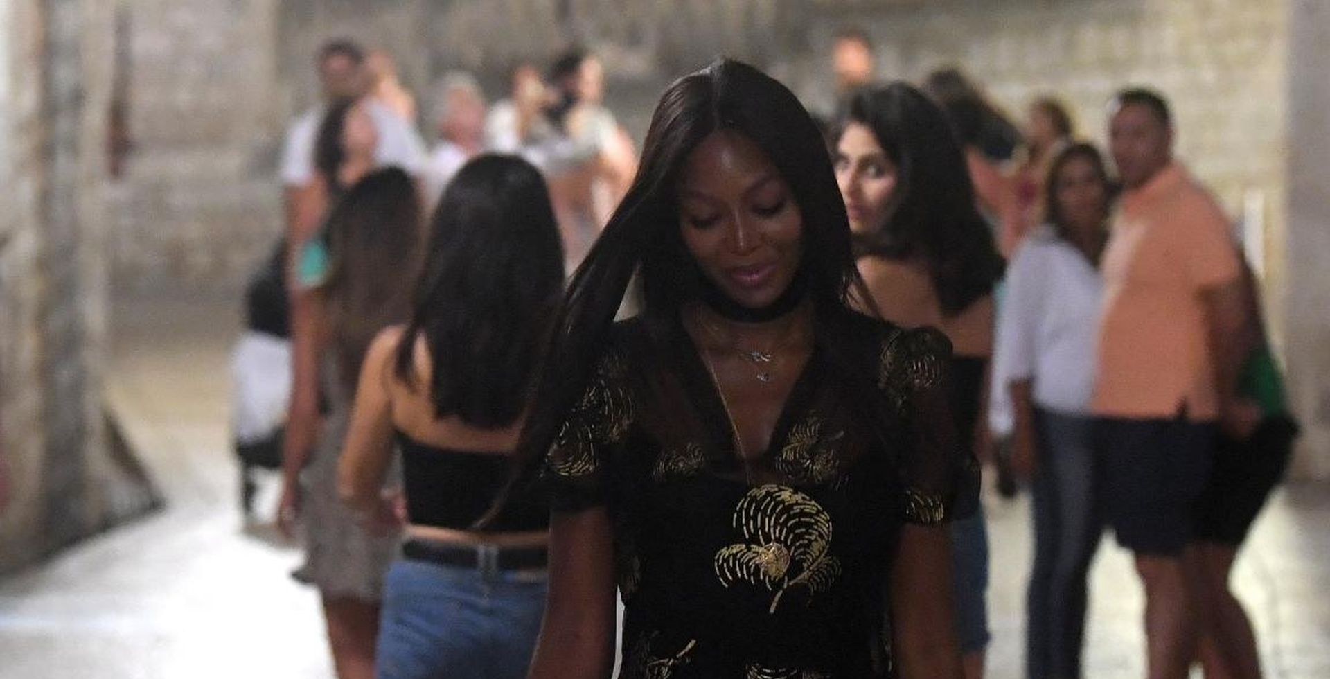 Naomi Campbell u drustvu prijatelja plovi Jadranom. Nakon uzivanja na jahti, Naomi s francuskom glumicom  Farida Khelda i Vincetom Darreom prosetala je straim gradom Dubrovnikom te su otisli na ugodnu veceru
Photo: Marko Lukunic/PIXSELL