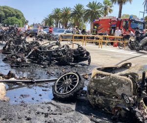 03.08.2020., Split - Vatrogasci vatrogasne postrojbe Split gase desetak zapaljenih motocikala na Rivi. Photo: Ivo Cagalj/PIXSELL