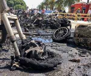 03.08.2020., Split - Vatrogasci vatrogasne postrojbe Split gase desetak zapaljenih motocikala na Rivi. Photo: Ivo Cagalj/PIXSELL