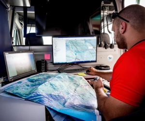 04.08.2020., Makarska - Preko dvjesto clanova HGSS-a vec peti dan traga za Poljakom koji je nestao na Biokovu na najnepristupacnijem podrucju te planine, s liticama visine i do 500 metara.
Angazirano je i sest bespilotnih letjelica, tri potrazna tima s psima, kao i helikopter HRZ-a, te brojna lovacka i planinarska drustva koja su se dobrovoljno javila i ponudila pomoc.
Photo: Milan Sabic/PIXSELL