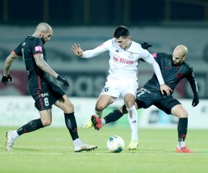 04.12.2019., Gradski stadion, Velika Gorica - Utakmica cetvrtfinala hrvatskog nogometnog kupa, HNK Gorica - Slaven Belupo. Joey Suk, Karlo Lulic Photo: Sanjin Strukic/PIXSELL