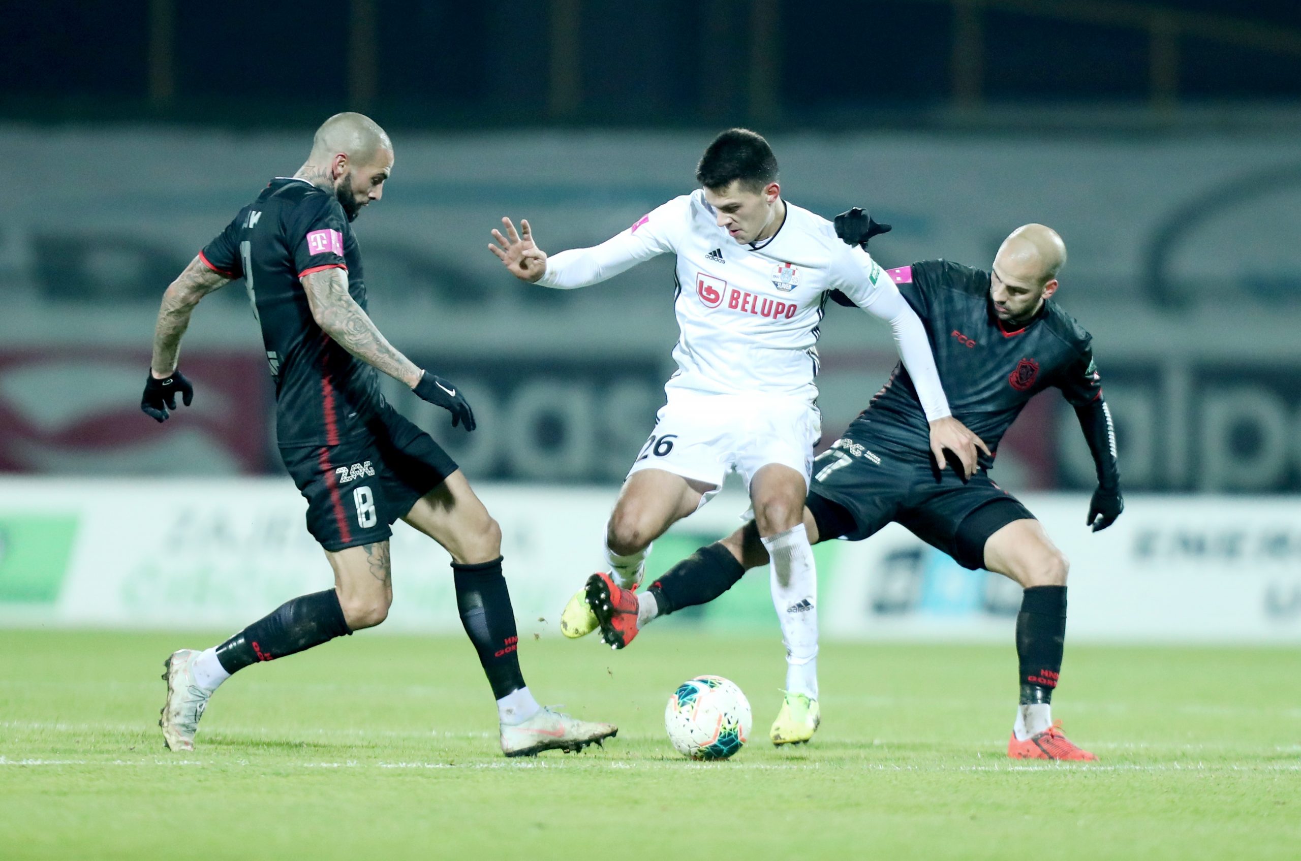 04.12.2019., Gradski stadion, Velika Gorica - Utakmica cetvrtfinala hrvatskog nogometnog kupa, HNK Gorica - Slaven Belupo. Joey Suk, Karlo Lulic Photo: Sanjin Strukic/PIXSELL