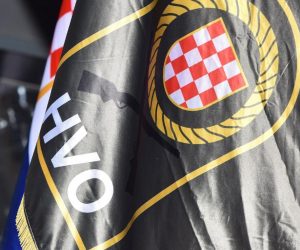 26.04.2019., Knin - 27.Obljetnica utemeljenja Hrvatskog vijeca obrane u Kninu zapocela  polaganjem vijenaca i paljenjem svijeca ispod spomenika Oluja 95.
Photo: Hrvoje Jelavic/PIXSELL
