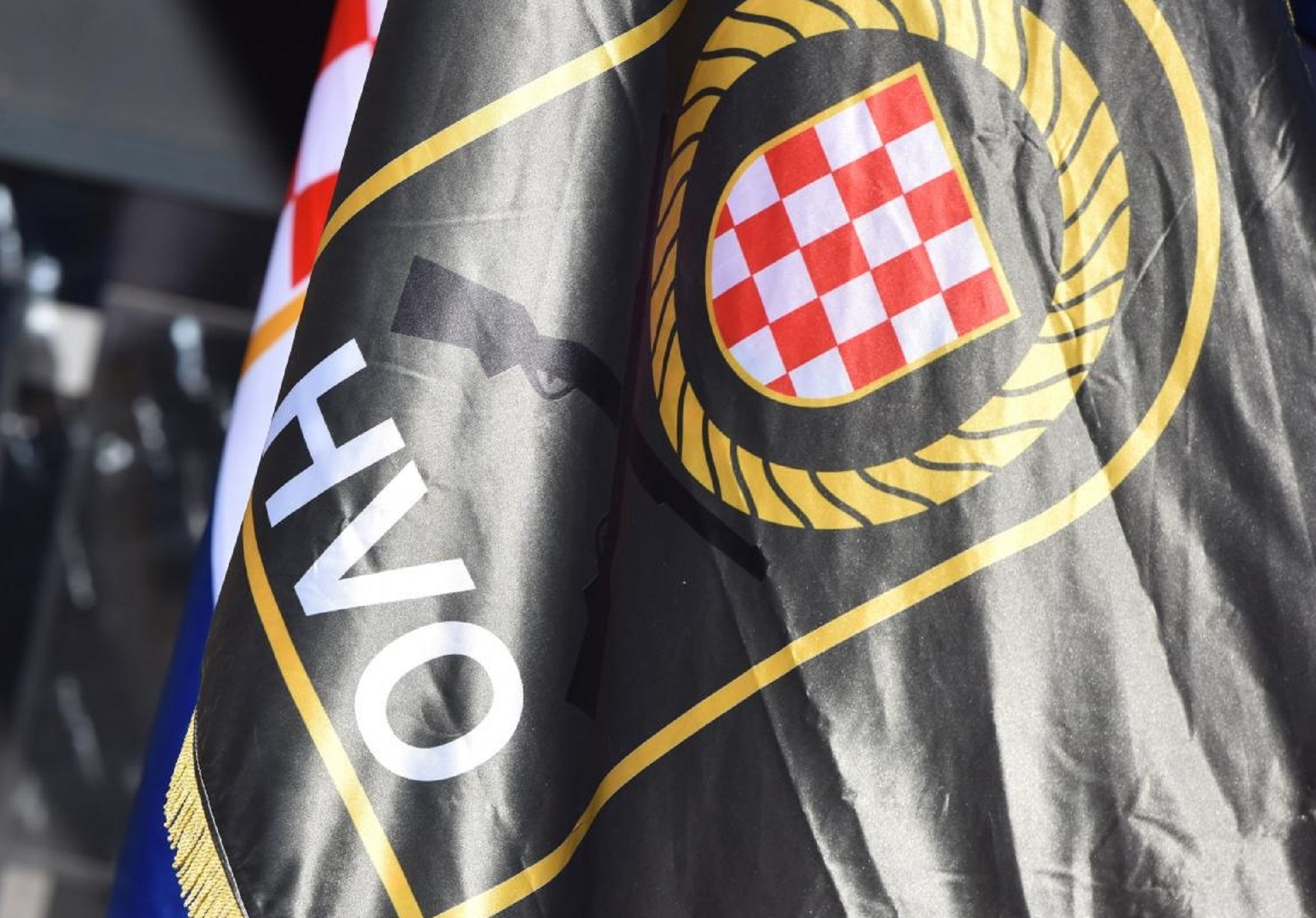 26.04.2019., Knin - 27.Obljetnica utemeljenja Hrvatskog vijeca obrane u Kninu zapocela  polaganjem vijenaca i paljenjem svijeca ispod spomenika Oluja 95.
Photo: Hrvoje Jelavic/PIXSELL