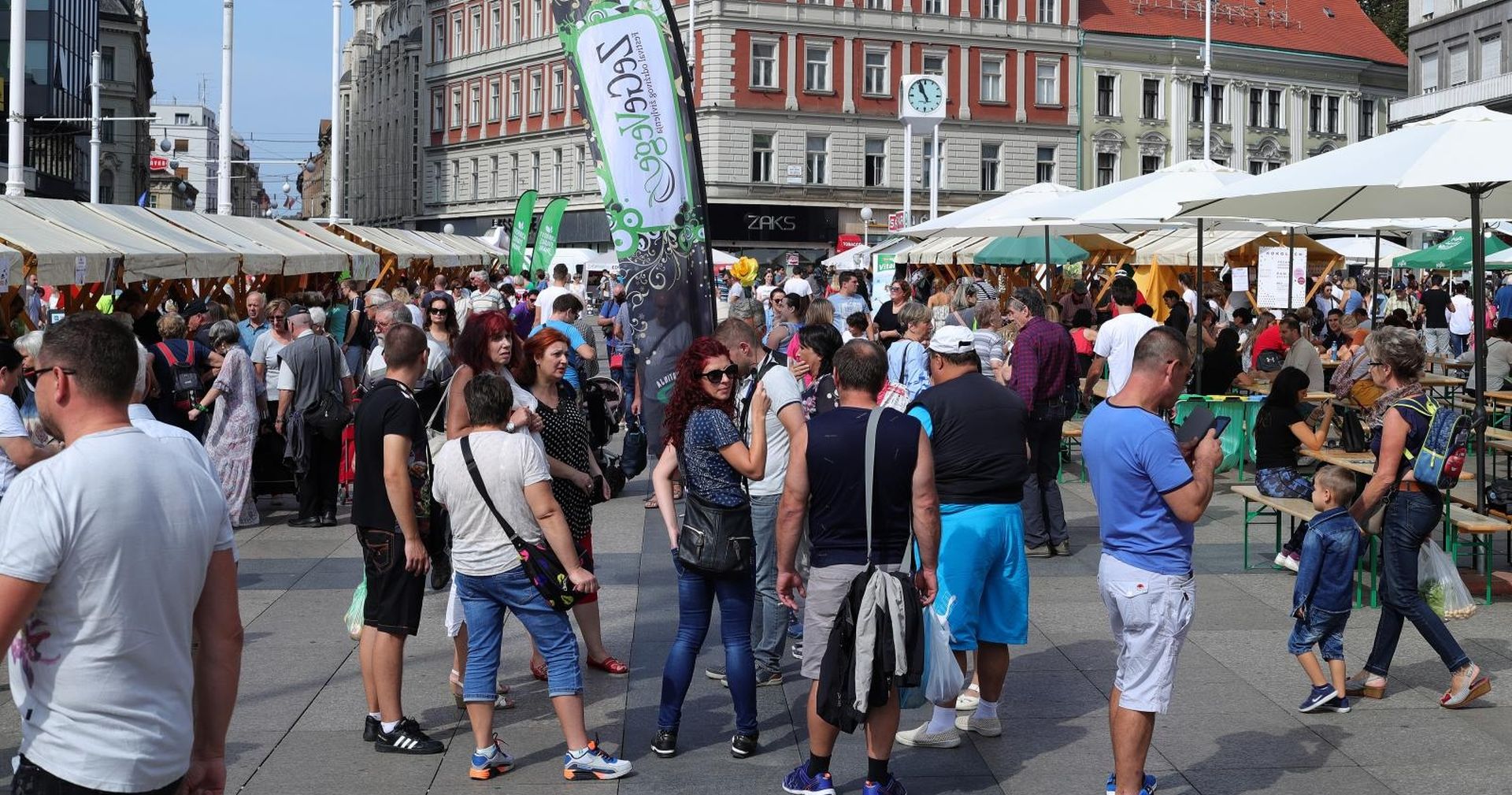 Zagreb: Na glavnom Trgu održava se ZeGeVege festival 07.09.2018., Zagreb - ZeGeVege festival na gradskom glanom trgu okupio je mnostvo posjetitelja ali i izlagaca sa puno raznovrsnog sadrzaja. 
Photo: Sanjin Strukic/PIXSELL