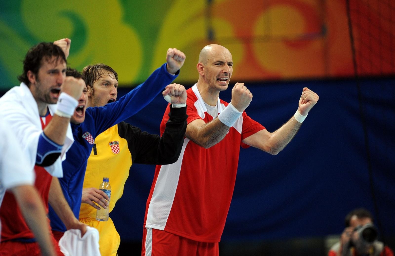 24.08.2008. Peking, Beijing - U utakmici za trece mjesto Hrvatska rukometna reprezentacija izgubila je od Spanjolske (29-35) i tako ostala bez medalje na Olimpijskim igrama. Kratko slavlje Davora Dominikovica.
Photo Goran Stanzl/Vecernji list
