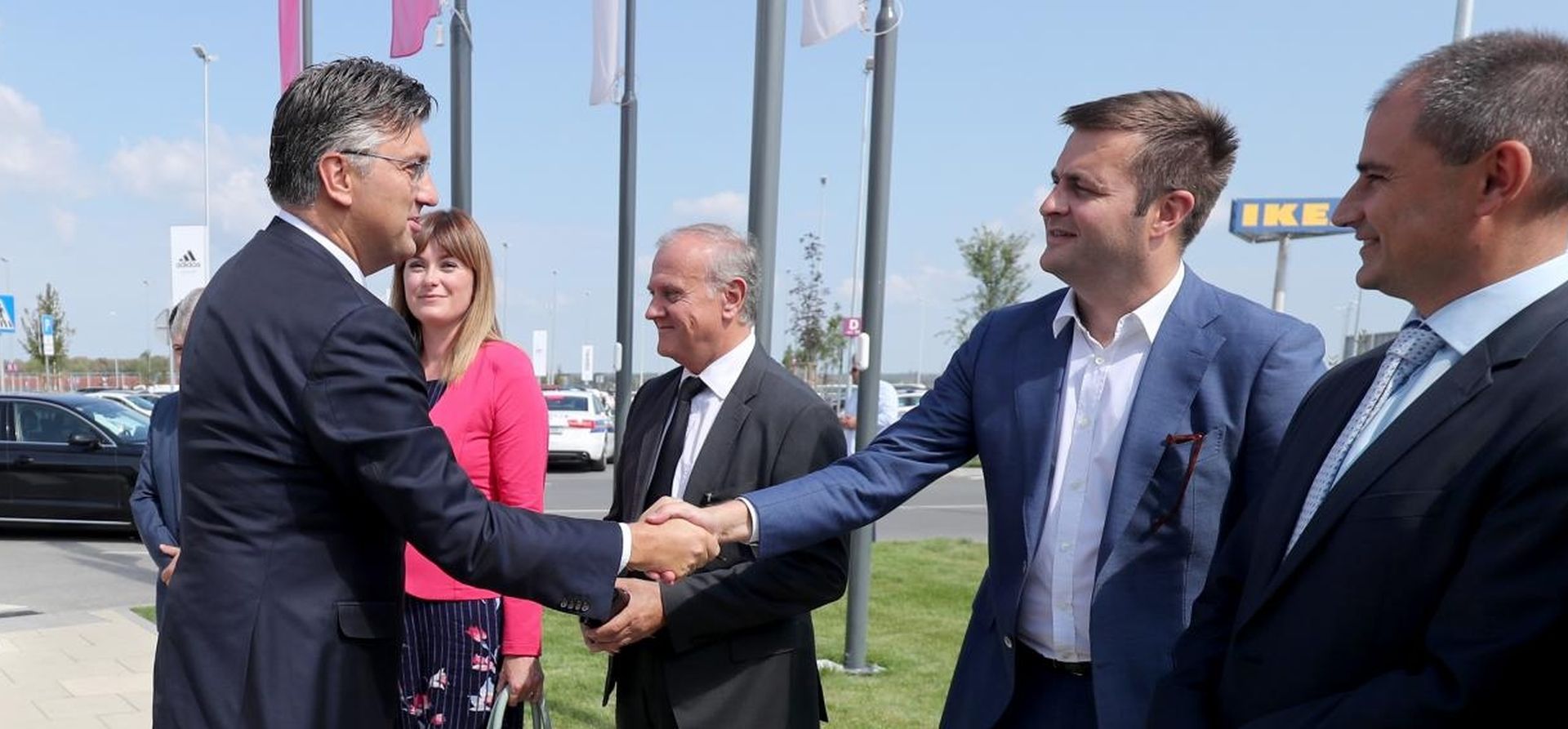Zagreb: Premijer Plenković povodom Dana općine Rugvica sudjelovao na svečanoj sjednici Općinskog vijeća 08.09.2018., Zagreb, Designer Outlet Croatia - U povodu Dana Opcine Rugvica, predsjednik Vlade Andrej Plenkovic sudjelovao je na svecanoj sjednici Opcinskoga vijeca Opcine Rugvica.  Andrej Plenkovic, Tomislav Coric.
Photo: Igor Kralj/PIXSELL