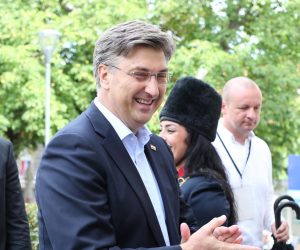 09.08.2020., Sinj – Dolazak uzvanika na Vojvodov prijem u Alkarskim dvorima. 305. Sinjska alka ove godine se odrzava pod posebnim mjerama zbog epitemije koronavirusa. Alkarski turnir odrzava se svake godine u prvoj trecini kolovoza od 1715. godine. Andrej Plenkovic. Photo: Ivo Cagalj/PIXSELL