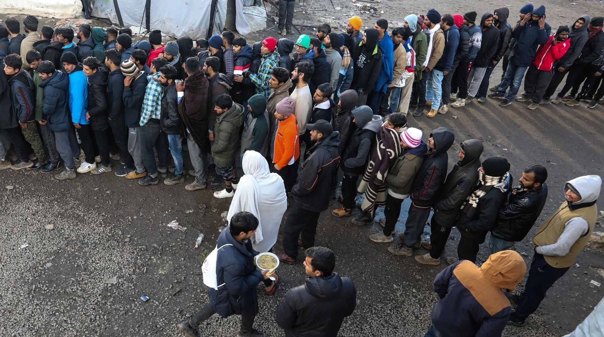 09.12.2019., Bihac - Izbjeglicki kamp na Vucjaku, migranti cekaju odluku Kantonalnih vlasti o preseljenju na novu lokaciju. Photo: Robert Anic/PIXSELL