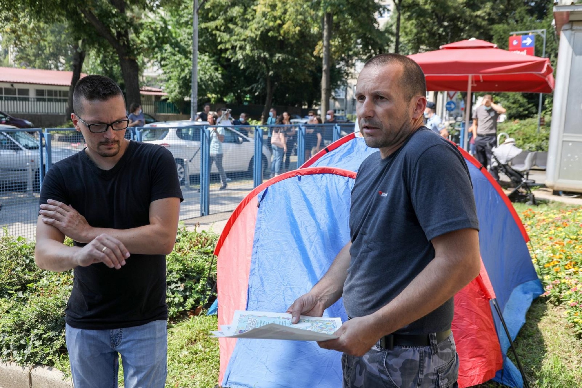 10.08.2020., Zagreb - Hrvatski branitelj iz Pakraca Roberto Mates revoltiran dvostrukim pravilima oko mjera zastite od koronavirusa, pred klinikom za djecje bolesti postavio je sator u znak protesta.
Photo: Borna Filic/PIXSELL