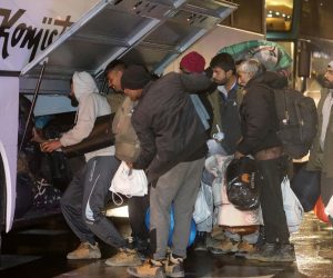 10.12.2019., Hadzici, Bosna i Hercegovina - U vojarnu Usivak prebaceni su migranti iz kampa Vucjak pokraj Bihaca. U Usivak su dosla ukupno 3 autobusa, a dio migranata ce biti rasporedjen u vojarnu  Blazuj u sljedecih nekoliko tjedana.
Photo: Armin Durgut/PIXSELL