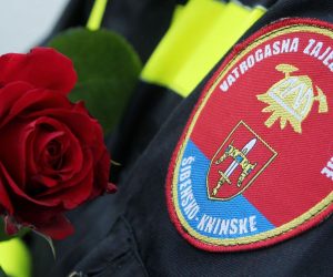04.05.2012., Tisno - Otvaranje i blagoslov spomen-kriza poginulim tisnjanskim vatrogascima u kornatskoj tragediji. Na dogadjaju su bili ministar unutarnjih poslova i ravnatelj Drzavne uprave za zastitu i spasavanje. 
Photo: Dusko Jaramaz/PIXSELL