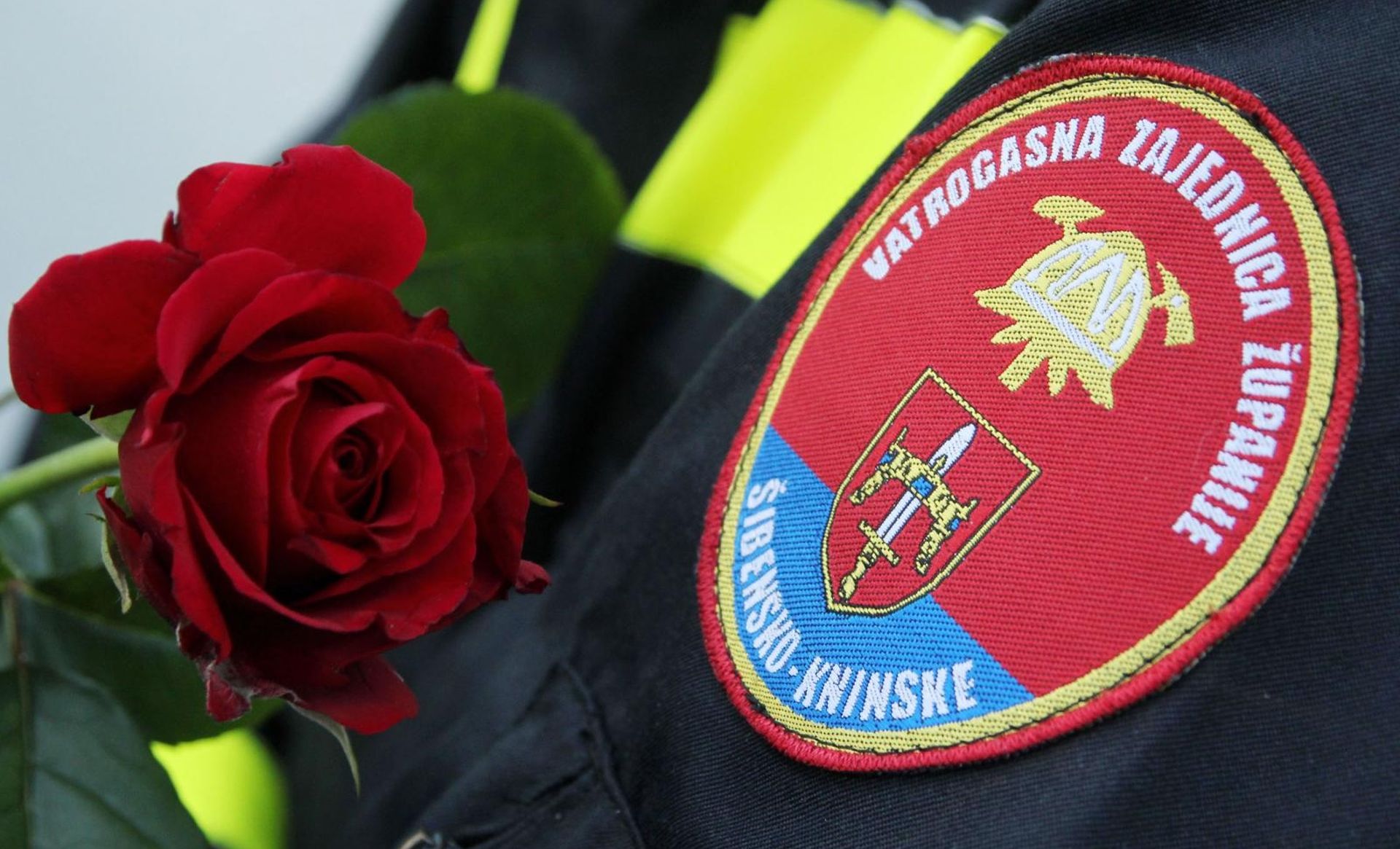 04.05.2012., Tisno - Otvaranje i blagoslov spomen-kriza poginulim tisnjanskim vatrogascima u kornatskoj tragediji. Na dogadjaju su bili ministar unutarnjih poslova i ravnatelj Drzavne uprave za zastitu i spasavanje. 
Photo: Dusko Jaramaz/PIXSELL
