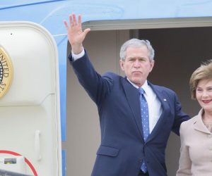 04.04.2008., Zagreb - Americki predsjednik George W. Bush sa suprugom Laurom sletio u Zracnu luku Zagreb. 
Photo: Zeljko Lukunic/PIXSELL