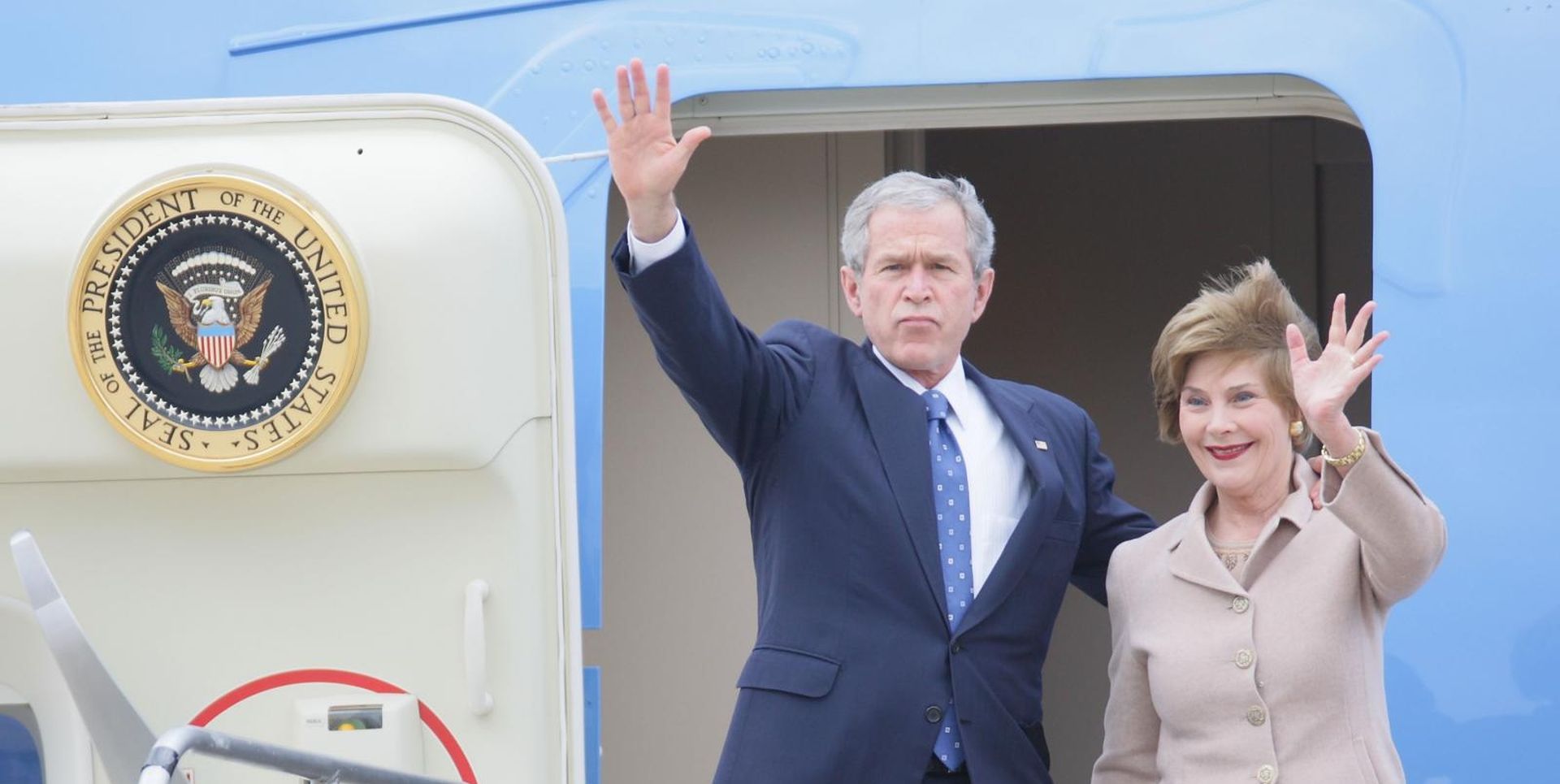 04.04.2008., Zagreb - Americki predsjednik George W. Bush sa suprugom Laurom sletio u Zracnu luku Zagreb. 
Photo: Zeljko Lukunic/PIXSELL