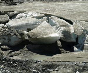 18.07.2012., Nacionalni park Hohe Tauern, Austrija - Ledenjak Pasterze je najduzi ledenjak u Austriji, a ujedno i povrsinom najveci u Istocnim Alpama. Dugacak je oko 9 kilometara, a proteze se od 2100 metara do 3453 metra nadmorske visine. Ledenjak je zbog globalnog zatopljenja svake godine za 10-tak metara kraci. 
Photo: Matija Topolovec/PIXSELL
