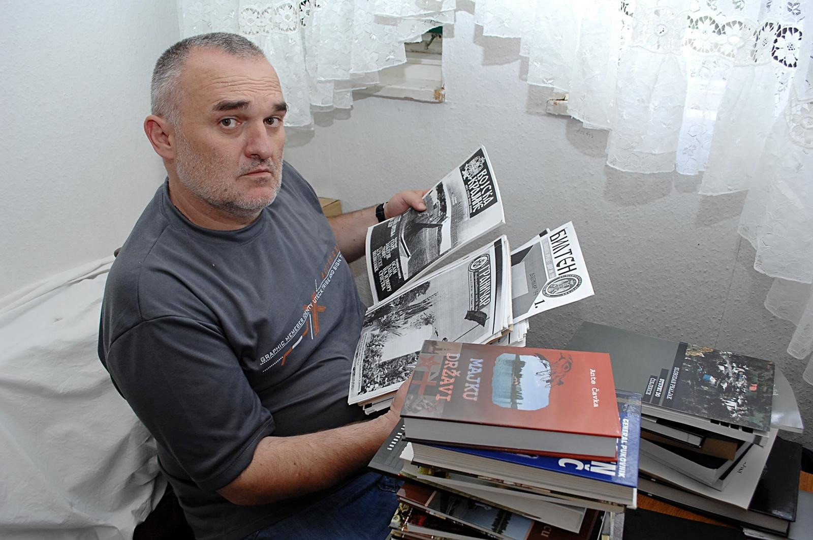10.08.2012., Sisak - Umirovljeni pukovnik HV-a Ivica Pandza-Orkan, dokumentarist Domovinskog rata, vec 17 godina prikuplja dokumentaciju o zlocinima pripadnika vojske tzv. RSK. Tri puta je ranjen, a odlikovan je brojnim odlicjima. 
Photo: Nikola Cutuk/PIXSELL