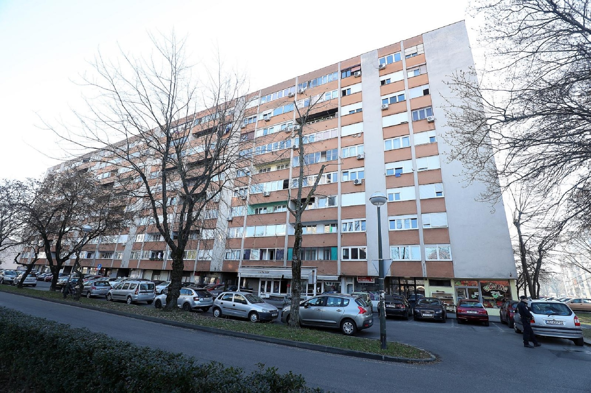 13.01.2019., Zagreb - U kaficu Kavalino u Papovoj ulici na zagrebackoj Kneziji nocas, 45 minuta nakon ponoci doslo je do eksplozije. Pozar je lokaliziran i prije dolaska vatrogasaca, te nije bilo ozlijedjenih. Policija cuva mjesto nesrece. 
Photo: Goran Stanzl/PIXSELL