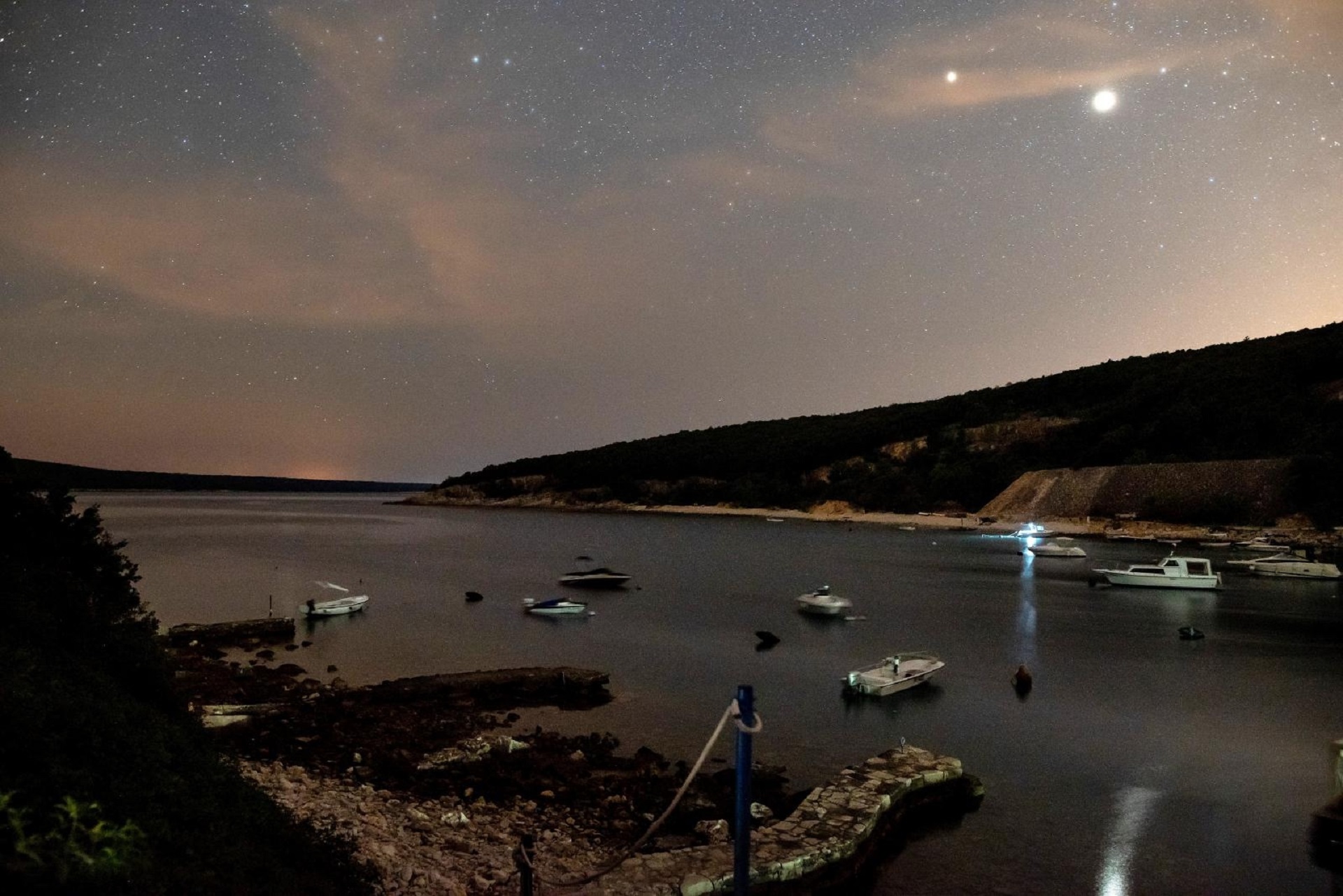 12.08.2020., Rakalj - 
Suze svetog Lovre ili zvijezde padalice koje vidimo tijekom meteorske kise pripadaju kategoriji Perzeida. Perzeidi su meteorski roj kojemu je radijant u zvijezdju Perzeju, a vidljivi su od 25. srpnja do 20. kolovoza.  
Photo: Srecko Niketic/PIXSELL