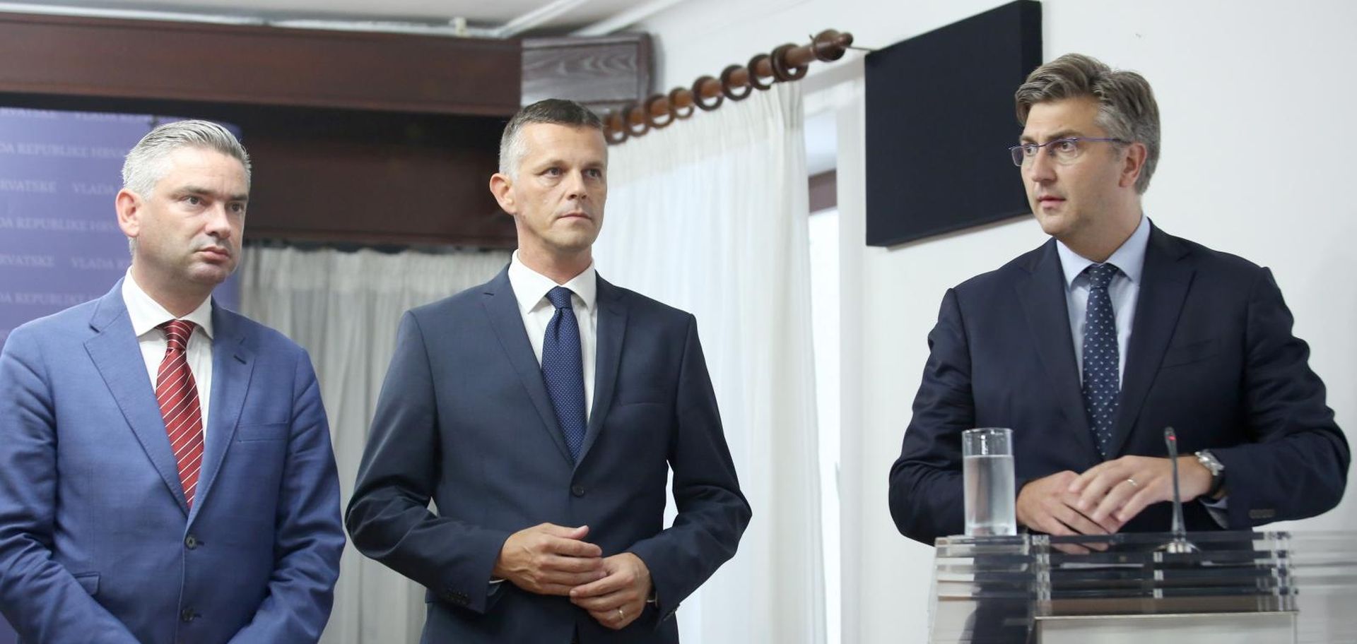 Pula: Konferencija za medije premijera Andreja Plenkovića nakon sjednice Vlade  13.09.2018. Pula - Konferencija za medije premijera Andreja Plenkovica nakon sjednice Vlade. Boris Miletic, Valter Flego, Andrej Plenkovic.
Photo: Nel Pavletic/PIXSELL