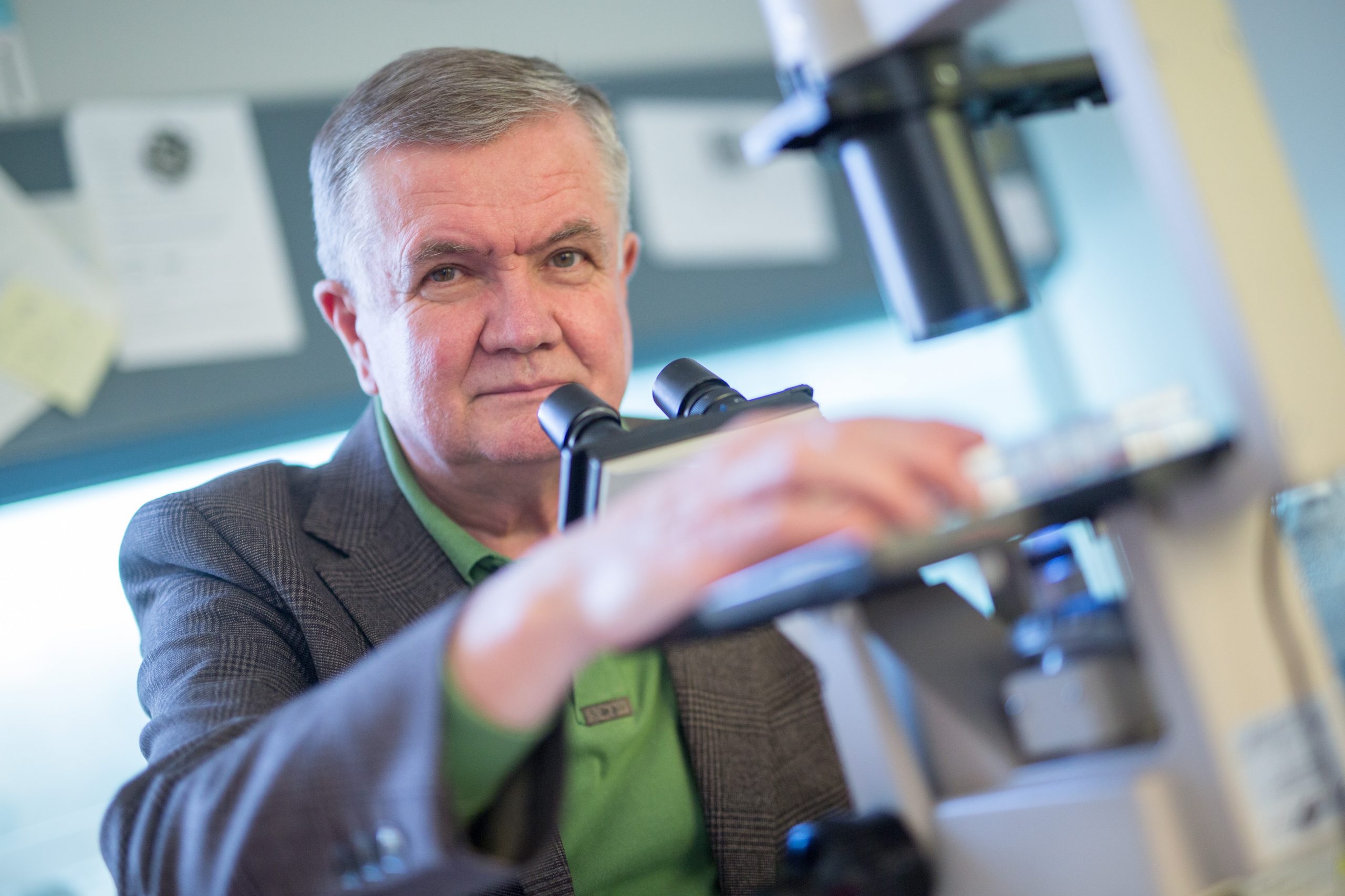15.12.2016., Rijeka - Profesor Stipan Jonjic u histoloskom laboratoriju Medicinskog fakulteta u Rijeci. 
Photo: Nel Pavletic/PIXSELL