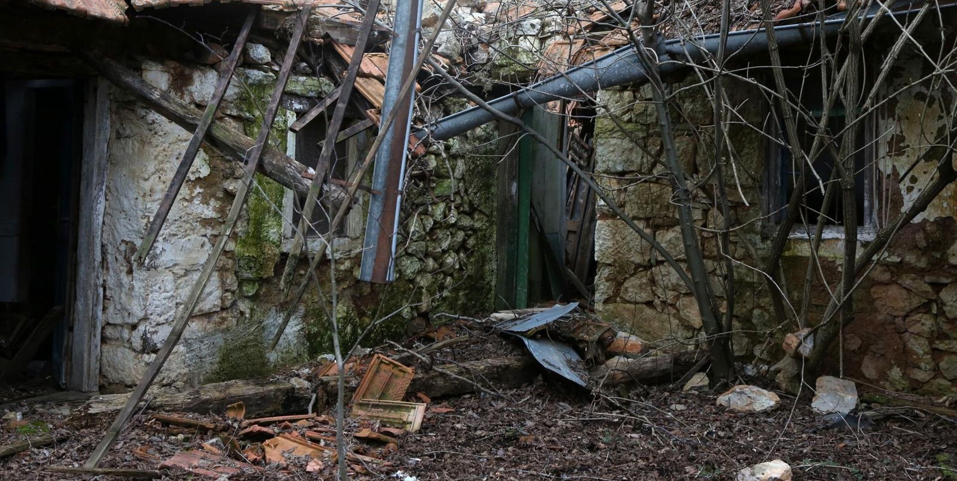 16.02.2015., Grubori - Napusteno selo Grubori, u okolici Knina, cesto se spominje u kontekstu ratnoga zlocina u RH. 
Photo: Dusko Jaramaz/PIXSELL
