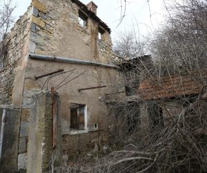 16.02.2015., Grubori - Napusteno selo Grubori, u okolici Knina, cesto se spominje u kontekstu ratnoga zlocina u RH. 
Photo: Dusko Jaramaz/PIXSELL