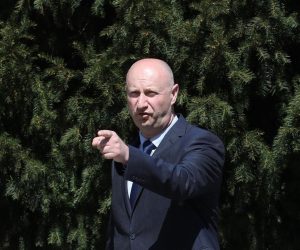 17.04.2020., Krapina - Krapinsko-zagorski zupan Zeljko Kolar tijekom sluzbenog posjeta ministra zdravstva Vilija Berosa Krapinsko-zagorskoj zupaniji. Photo: Boris Scitar/VECERNJI LIST/PIXSELL
