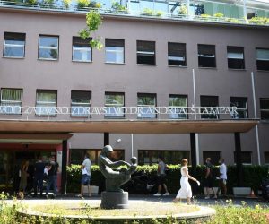 17.08.2020., Zagreb - Velika guzva ispred Nastavnog zavoda za javno zdravstvo dr. Andrija Stampar gdje se gradjani zale jer u 21. stoljecu cekaju po 3 sata kako bi platili testiranje, a samo testiranje ide brzo i traje oko dvije minute. 
Photo: Marko Lukunic/PIXSELL
