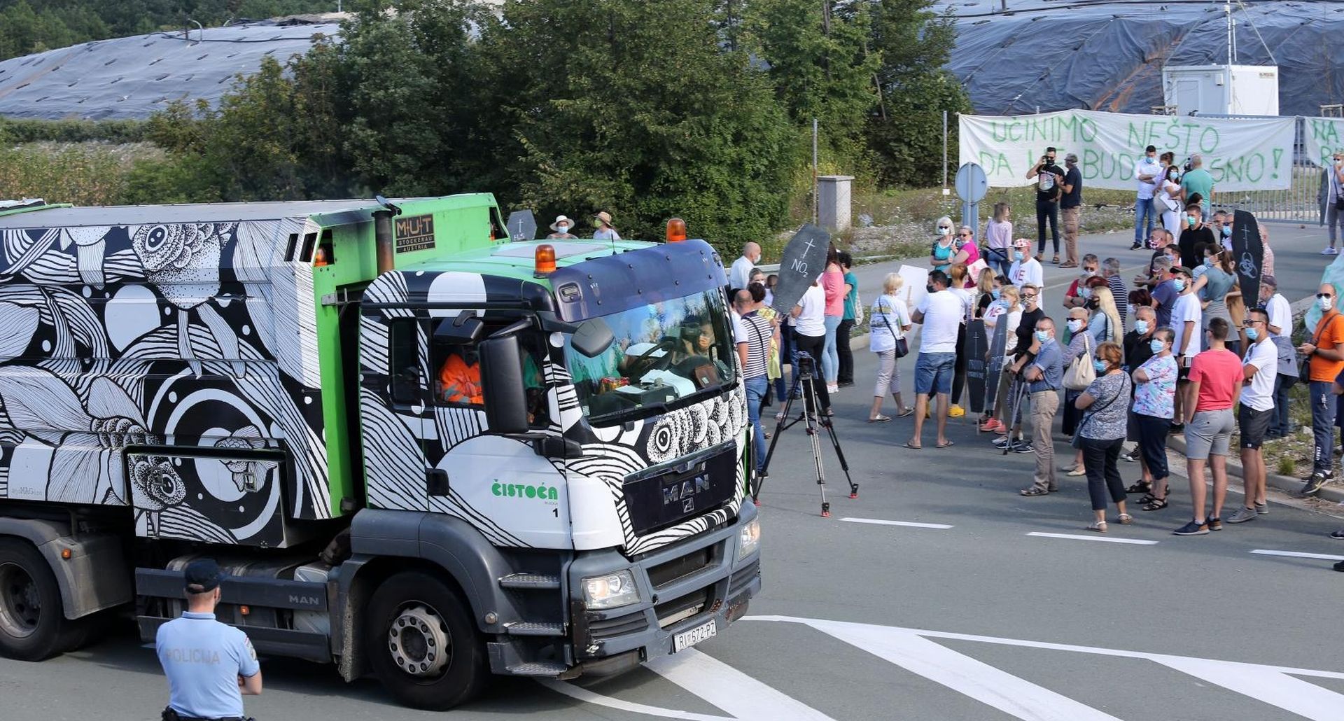 18.07.2020., Rijeka - Prosvjed gradjana pred Zupanijskim centrom za gospodarenje otpadom Mariscina. 
Photo: Goran Kovacic/PIXSELL