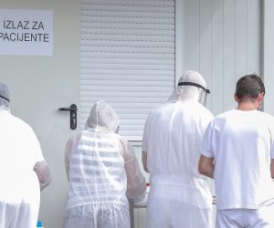 18.08.2020., Zagreb - Gradjani cekaju na testiranje na koronavirus ispred Nastavnog zavoda dr. Andrija Stampar. 
Photo: Tomislav Miletic/PIXSELL