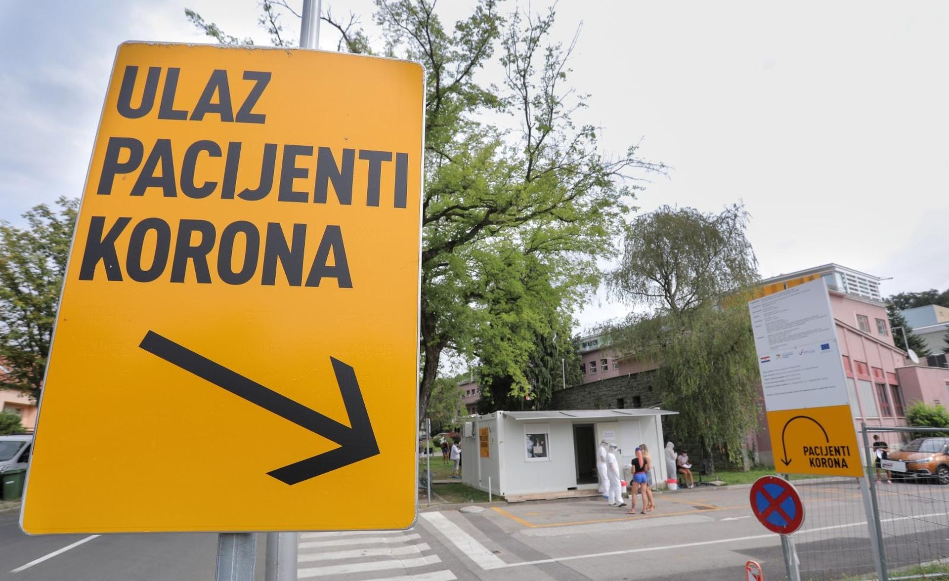 18.08.2020., Zagreb - Gradjani cekaju na testiranje na koronavirus ispred Nastavnog zavoda dr. Andrija Stampar. 
Photo: Tomislav Miletic/PIXSELL